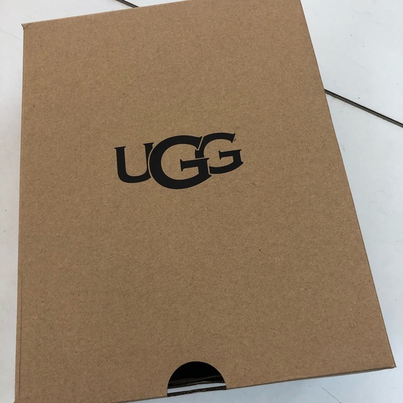 UGG Harwell Buckled Leather Boots for little girls - Picture 7 of 7